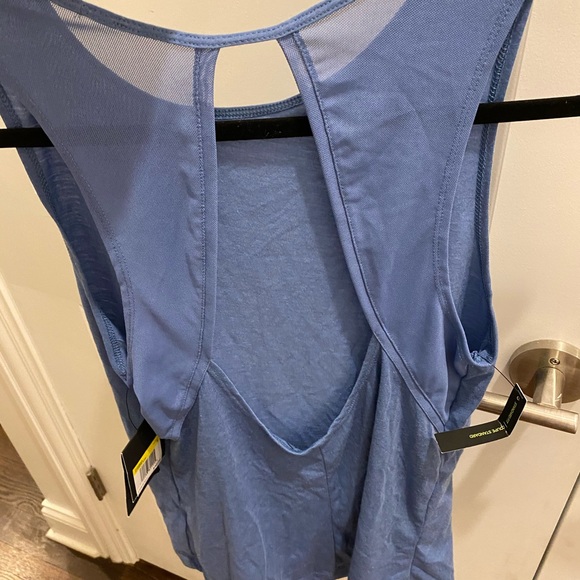 Nike Dry fit tank top with the back out - Picture 3 of 8